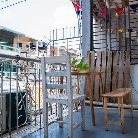 Sacred Lotus Plant-Based Café X Homestay Phnom Penh Exterior foto