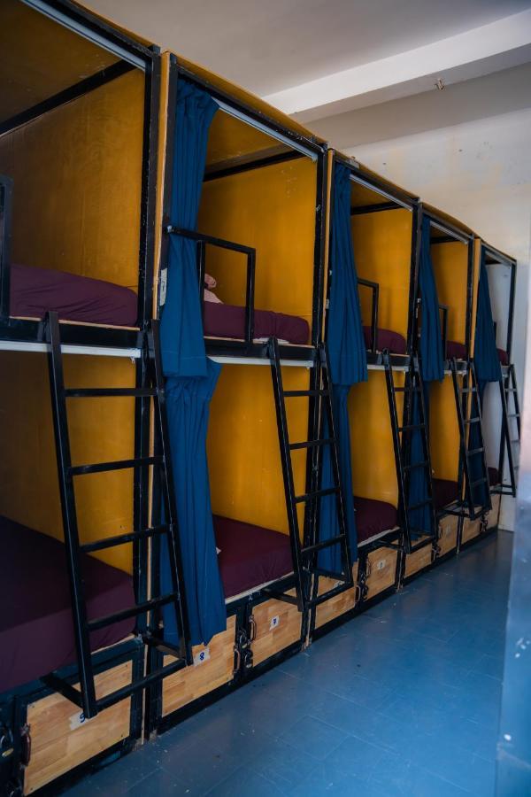 Sacred Lotus Plant-Based Café X Homestay Phnom Penh Exterior foto