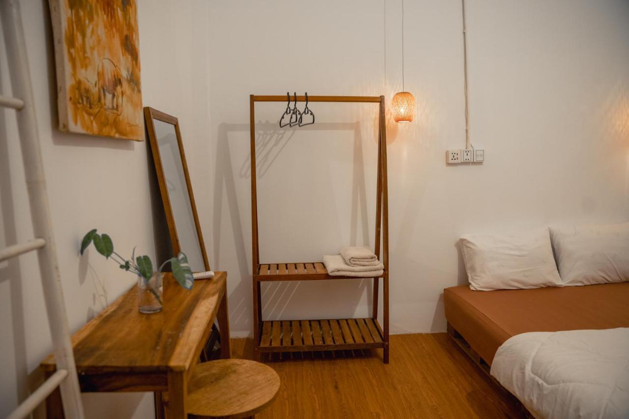 Sacred Lotus Plant-Based Café X Homestay Phnom Penh Exterior foto