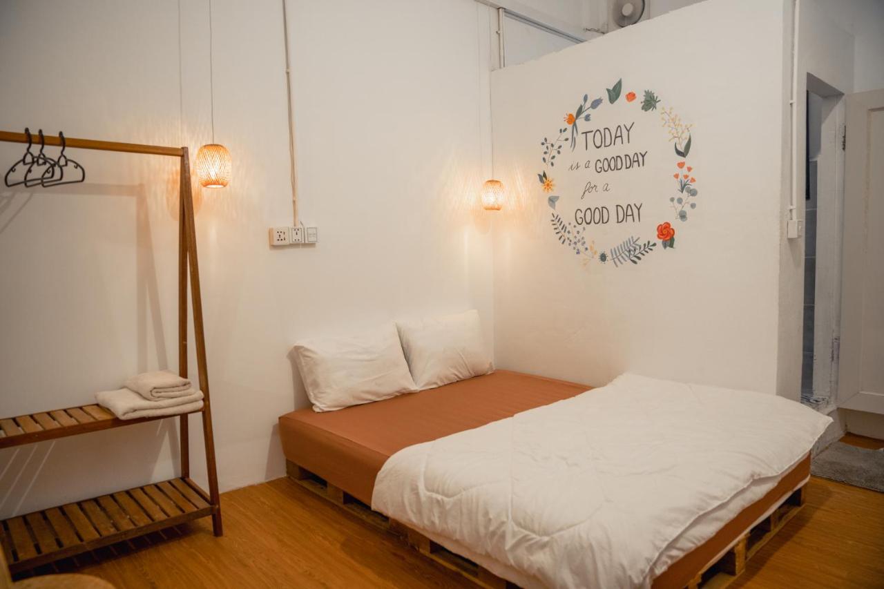 Sacred Lotus Plant-Based Café X Homestay Phnom Penh Exterior foto