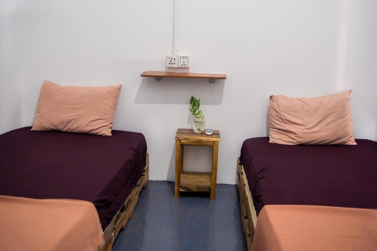 Sacred Lotus Plant-Based Café X Homestay Phnom Penh Exterior foto