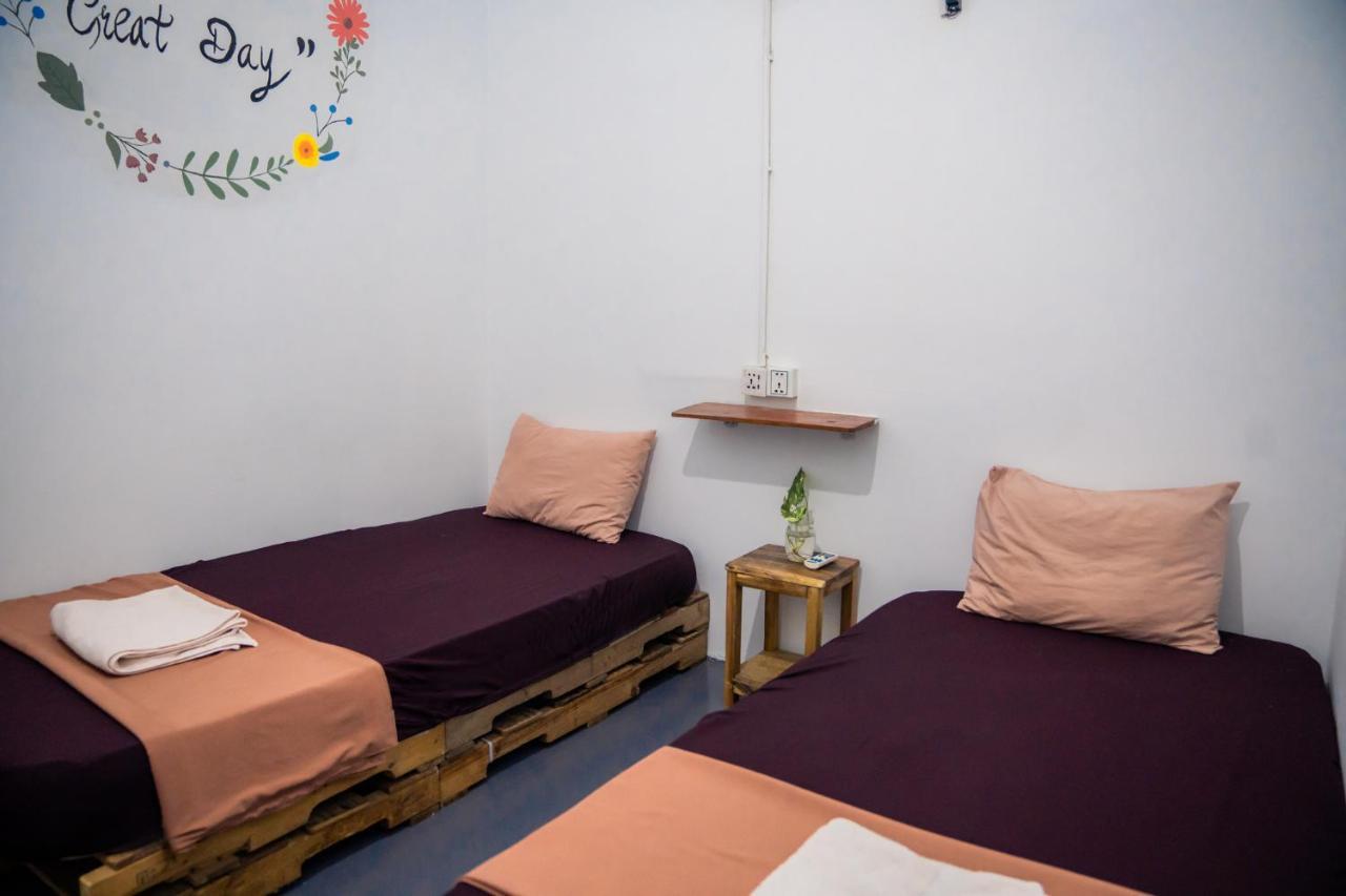 Sacred Lotus Plant-Based Café X Homestay Phnom Penh Exterior foto