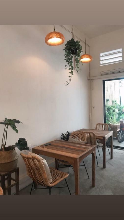 Sacred Lotus Plant-Based Café X Homestay Phnom Penh Exterior foto
