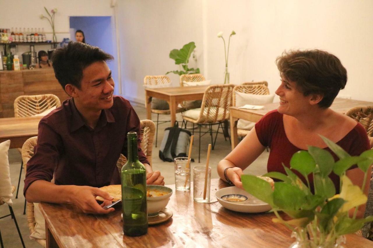 Sacred Lotus Plant-Based Café X Homestay Phnom Penh Exterior foto