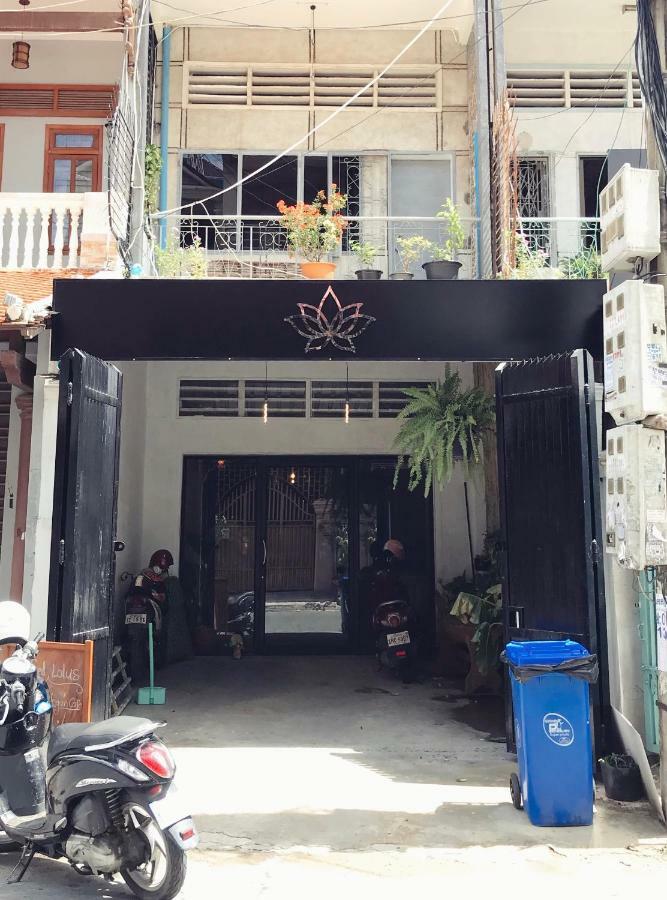 Sacred Lotus Plant-Based Café X Homestay Phnom Penh Exterior foto